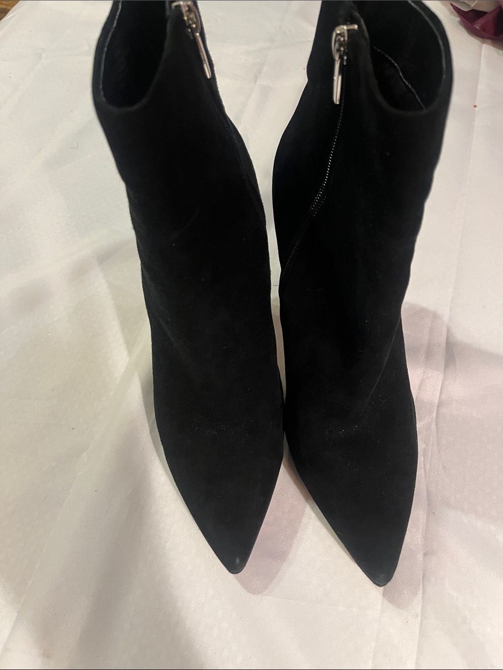 Vince Camuto Classic Black Suede Pointed Toe Ankle Boots size 9 Medium